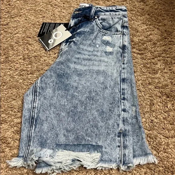 Light Distressed Bermuda Shorts - Picture 10 of 11